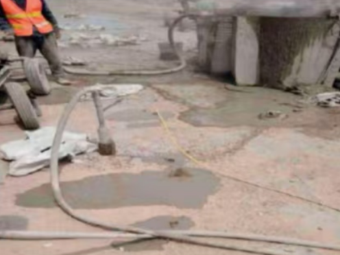 左贡水泥混凝土路面板底注浆技术 路面脱空注浆整治方案